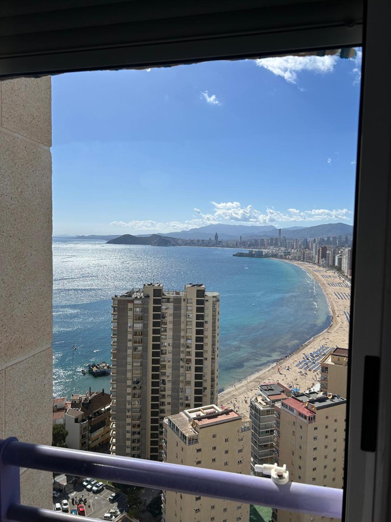 Apartamento Con Preciosas Vistas Y Piscina Бенидорм Екстериор снимка