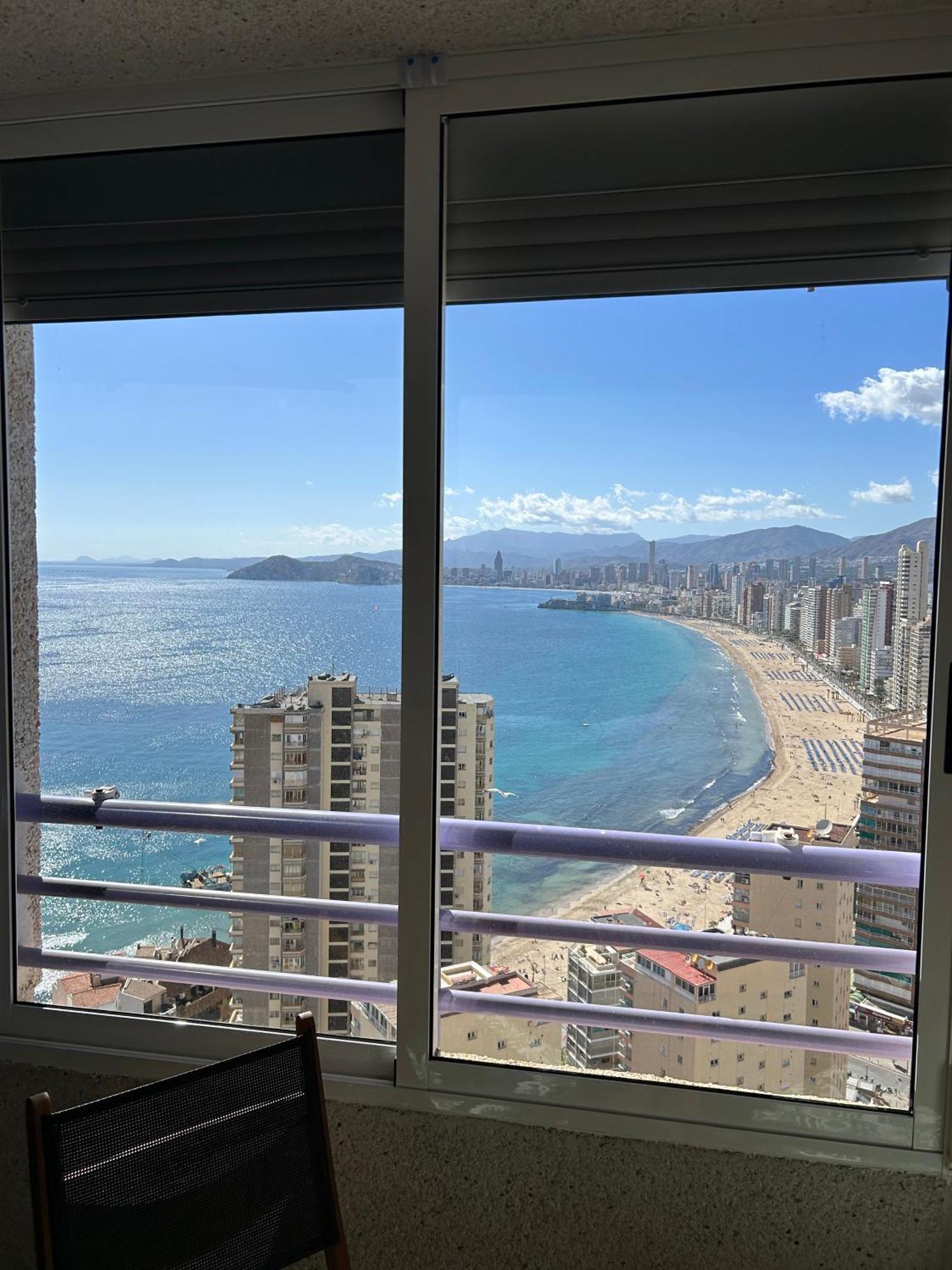 Apartamento Con Preciosas Vistas Y Piscina Бенидорм Екстериор снимка